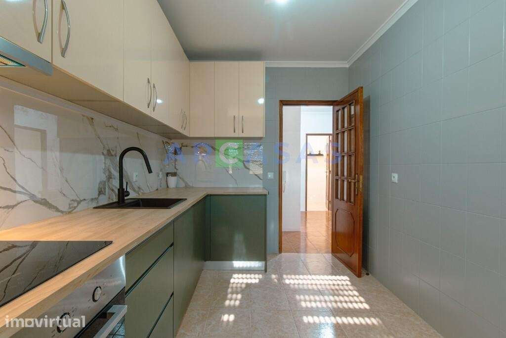 Apartamento T3 renovado com varanda e garagem fechada em Rio Tinto, Go - Grande imagem: 2/22