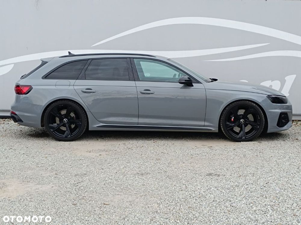 Audi RS4 Avant - 13