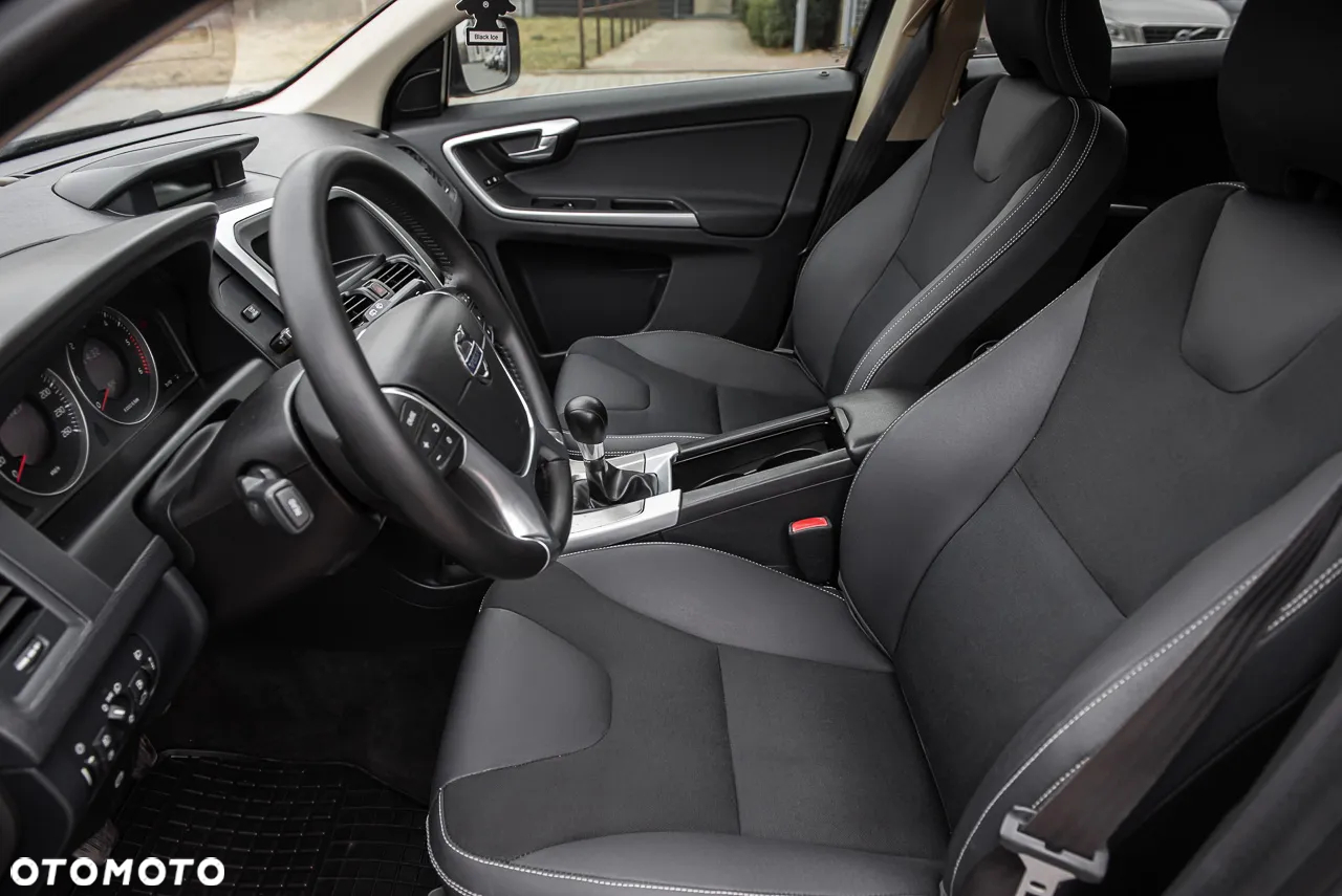 Volvo XC 60 2.4D AWD RDesign - 15