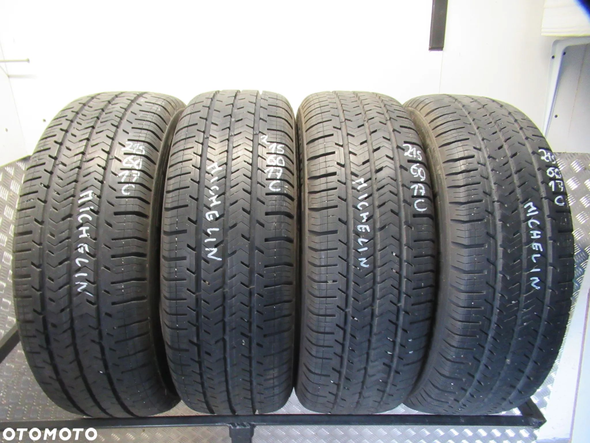 4x Michelin Agilis 215/60/17c  8,3mm - 1