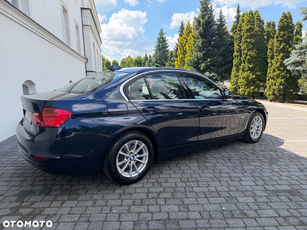 BMW Seria 3 320i Sport-Aut Sport Line - 9