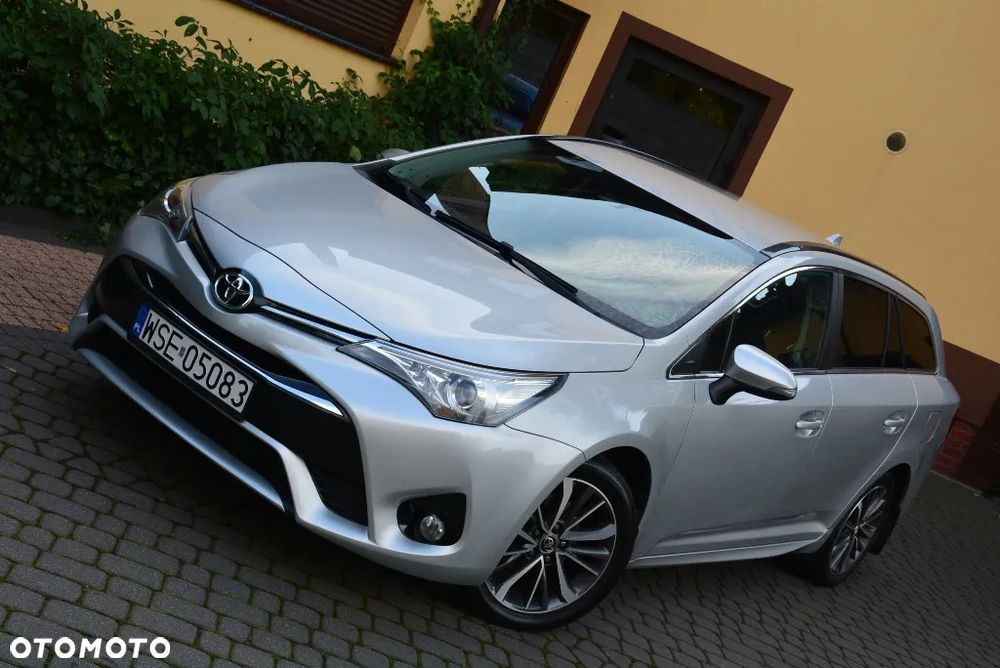 Toyota Avensis Touring Sports 1.8 Comfort - 17