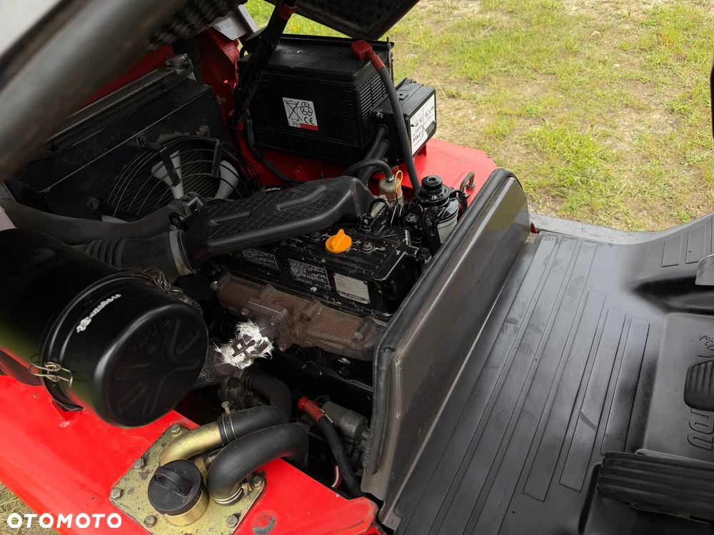 Manitou MI25D Wózek Widłowy 2,5 tony. Posuw Hydrauliczny. tylko 2500mtg. Maszt triplex. Wolny skok! Wysokość Podnoszenia 5 metrów. Jak nowy z Salonu. Pochodzi z Norweskiego Gospodarstwa! Aktualne przeglądy DEKRA i serwisy!  Silnik Yanmar. Małe gabarety bardzo zwrotna maszyna! Zero luzów wycieków i zniszczeń. OKAZJA. Pełny ORYGINAŁ! Rok Prod. 2014. Oświetlenie. OKAZJA - 9