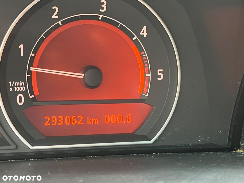 BMW Seria 7 730Ld - 24