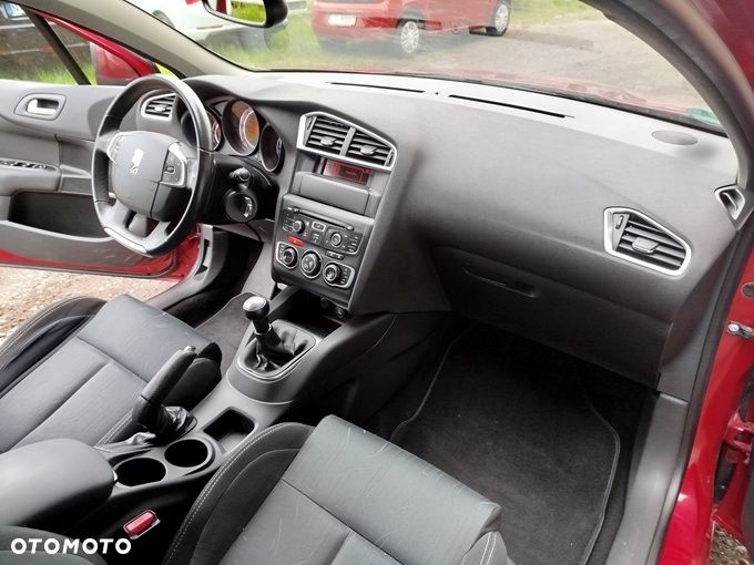 Citroën C4 VTi 120 90 Jahre - 9