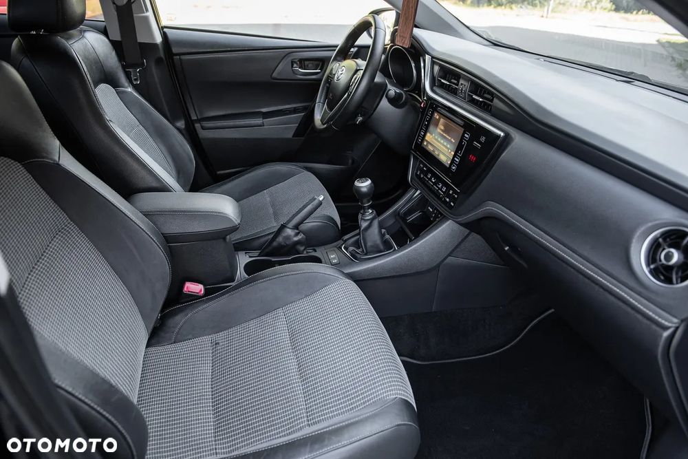 Toyota Auris 1.6 D-4D Design Edition - 18