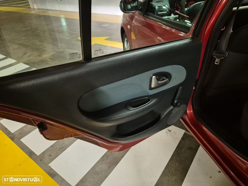 Renault Clio 1.2 16V SE Extreme - 25