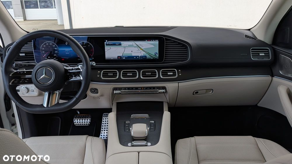 Mercedes-Benz GLS - 12