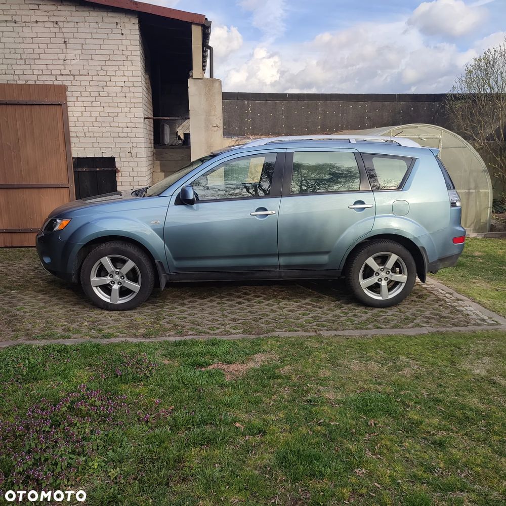 Mitsubishi Outlander 3.0 V6 XLS - 2