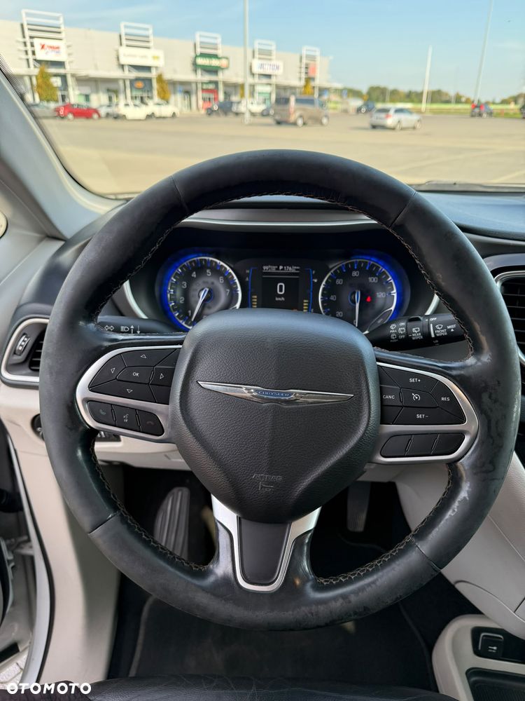 Chrysler Pacifica - 38