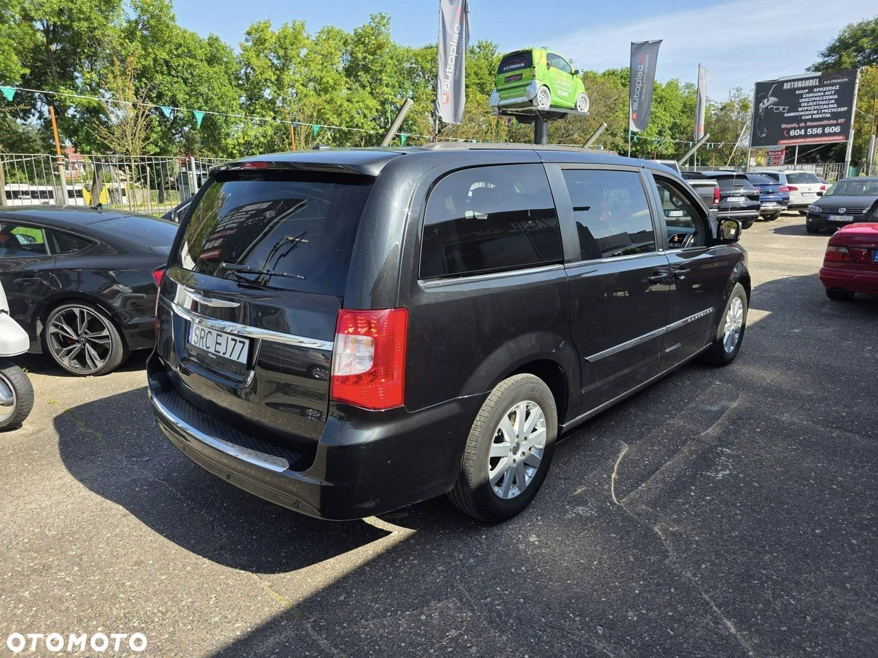 Chrysler Town & Country - 3