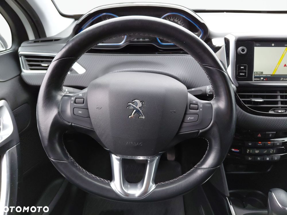 Peugeot 2008 1.2 Pure Tech GPF Allure S&S EAT6 - 19