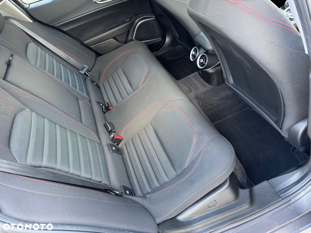 Alfa Romeo Giulia 2.2 AT8 Super - 24