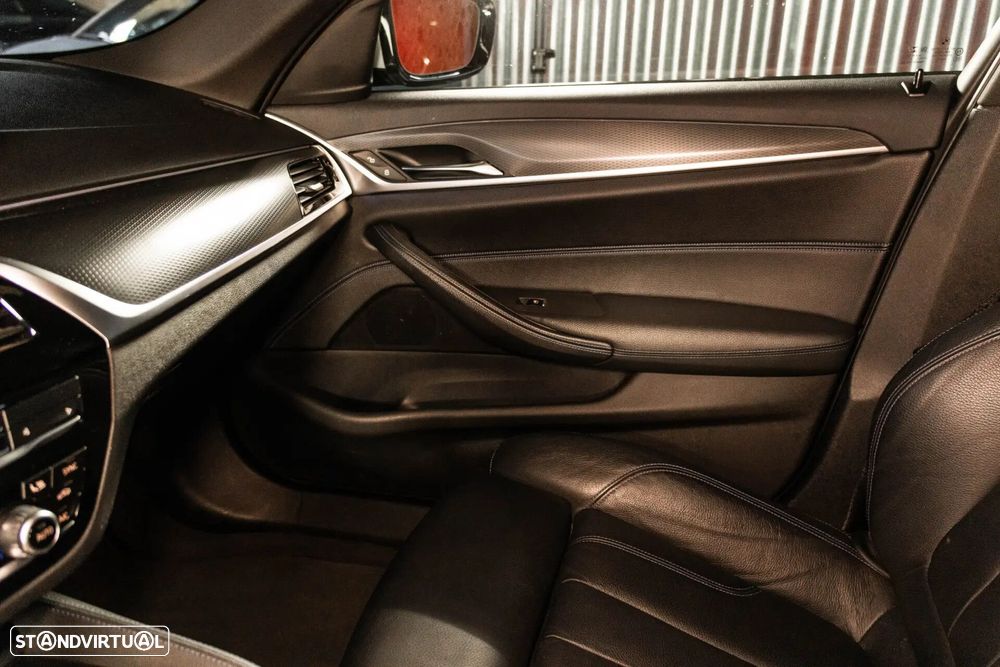 BMW 530 e Pack Desportivo M - 45
