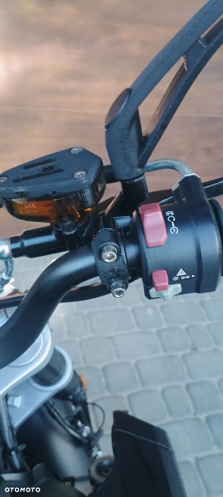 Motobi Inny - 9