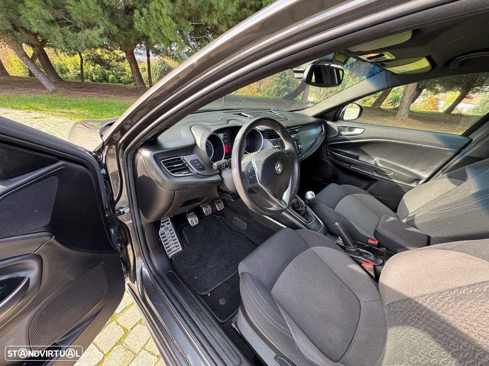 Alfa Romeo Giulietta 1.6 JTDm Veloce - 10