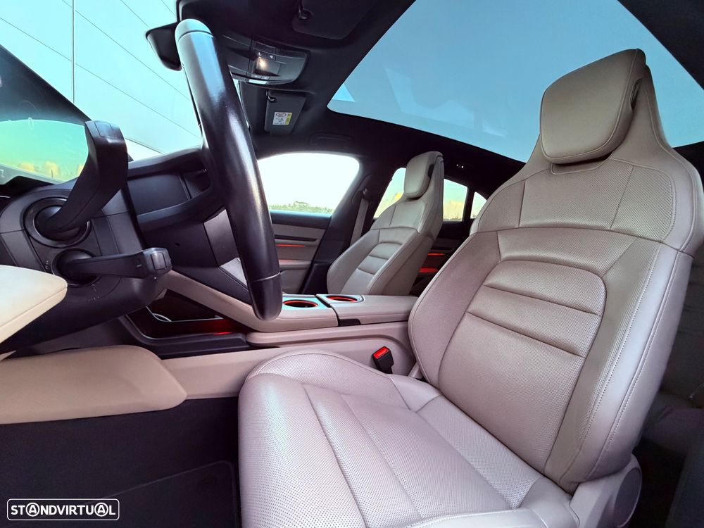 Porsche Taycan Cross Turismo 4 - 19