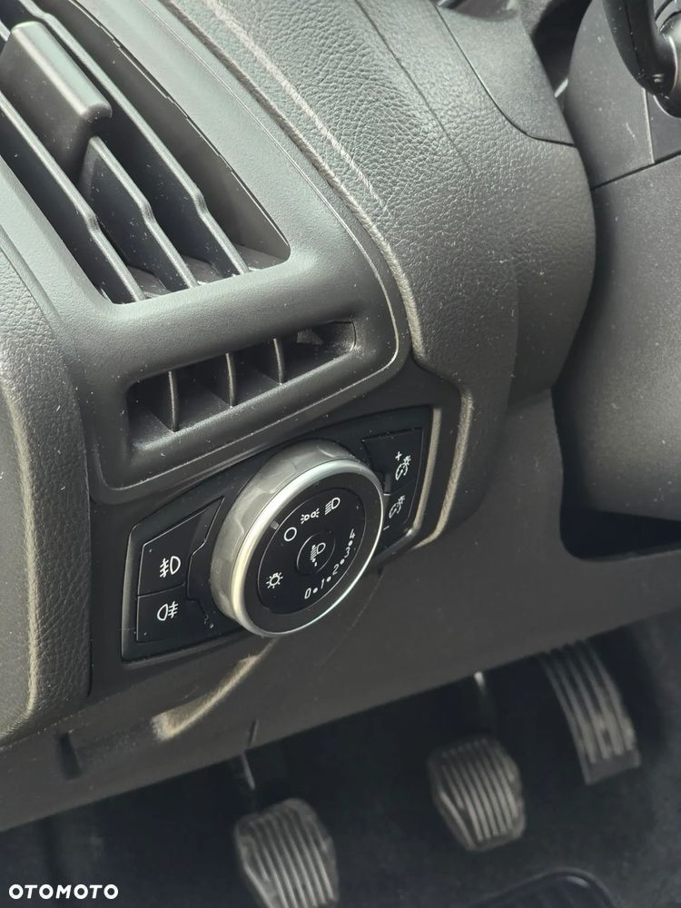 Ford Focus 1.0 EcoBoost Titanium - 28