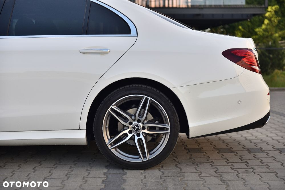 Mercedes-Benz Klasa E 220 d 4-Matic 9G-TRONIC - 14