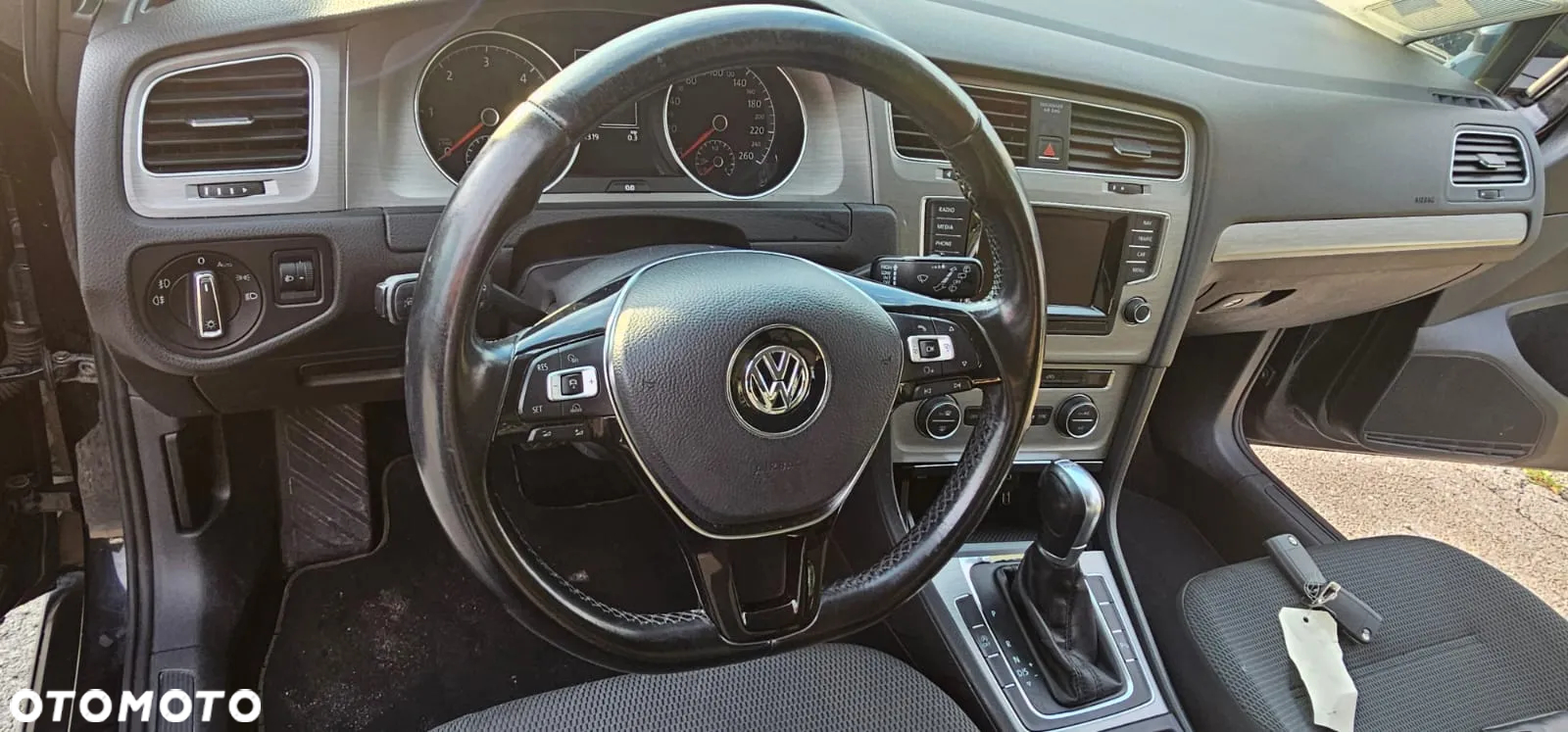 Volkswagen Golf 2.0 TDI BlueMotion Technology DSG Comfortline - 11