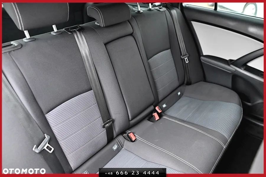 Toyota Avensis Touring Sports 1.6 D-4D Executive - 22