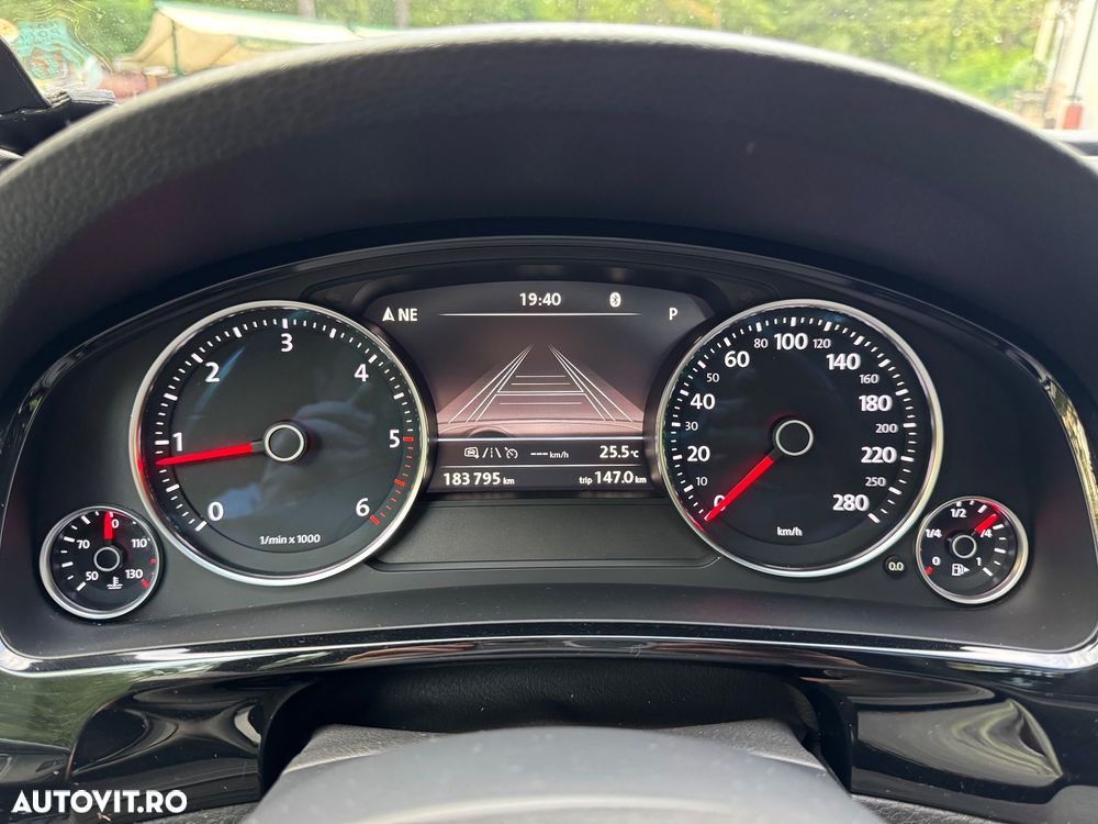 Volkswagen Touareg - 12