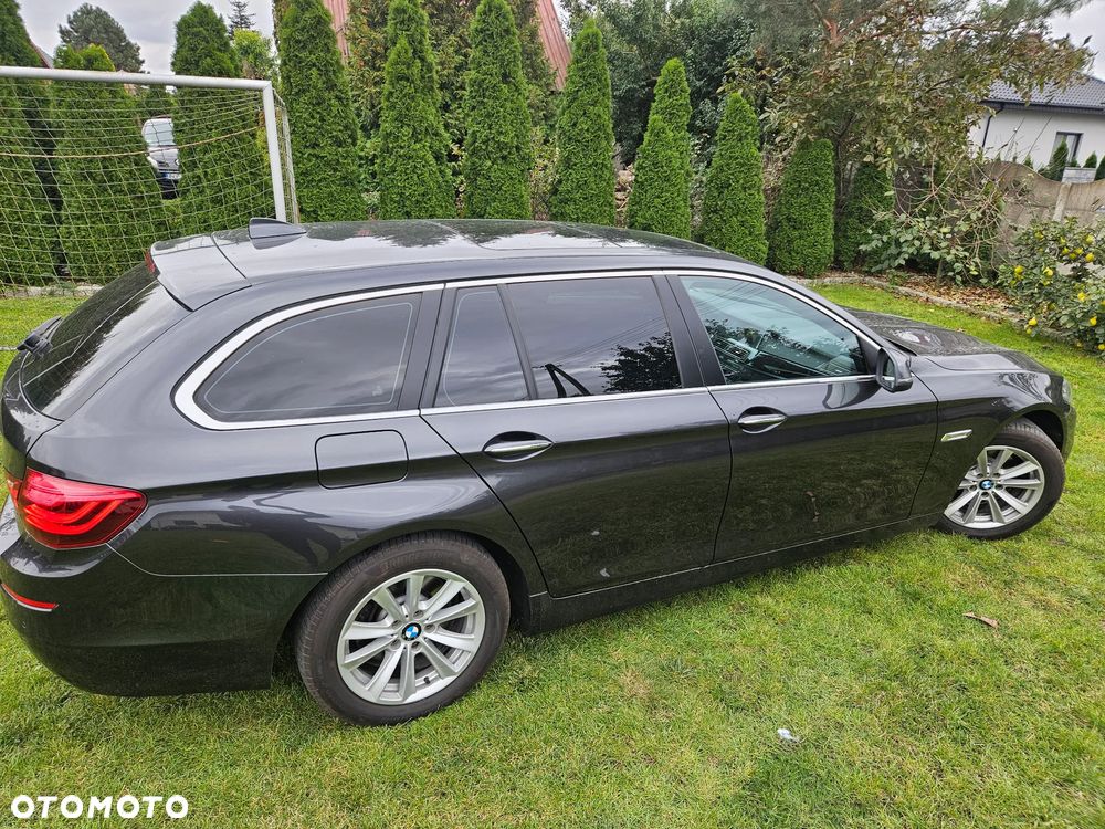 BMW Seria 5 520d xDrive Touring - 16