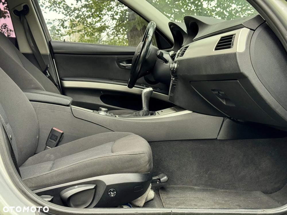 BMW Seria 3 318d - 26