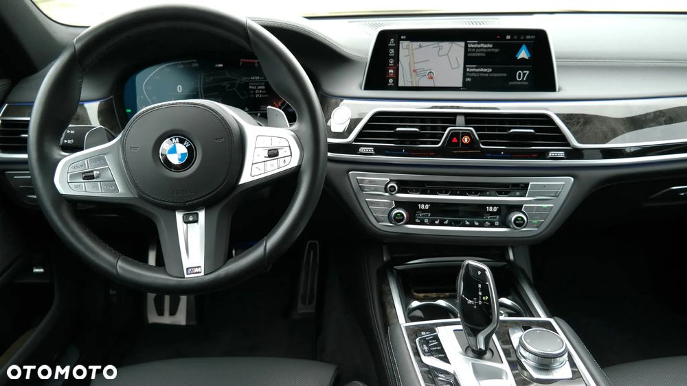 BMW Seria 7 750i xDrive sport - 27