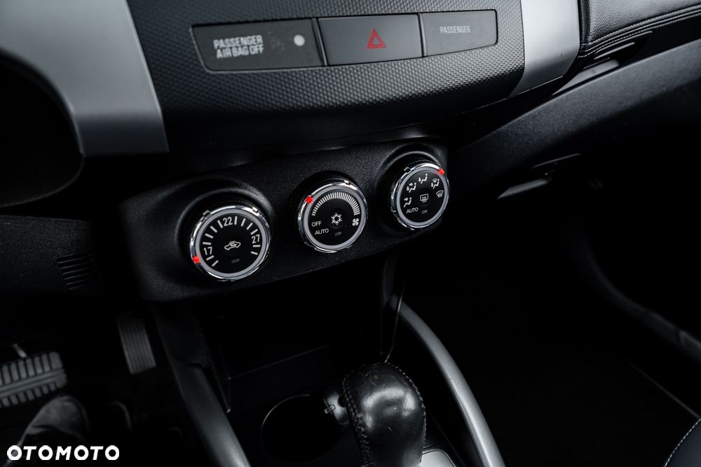 Mitsubishi Outlander 2.4 4WD CVT Intense - 32