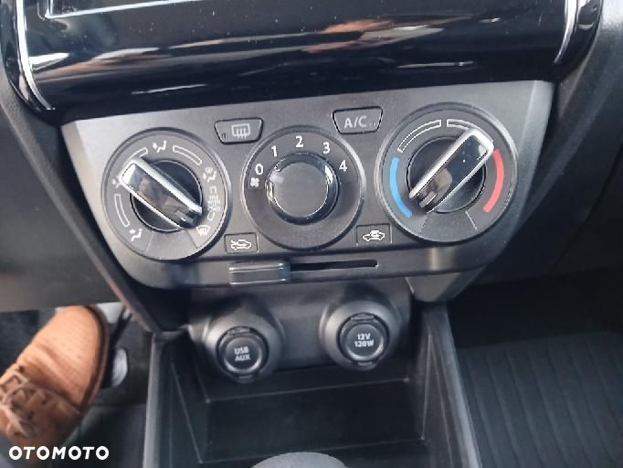 Suzuki Swift 1.2 Dualjet SHVS Premium Plus CVT - 9