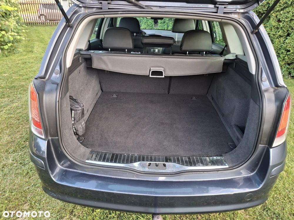 Opel Astra 1.8 Caravan Cosmo - 24