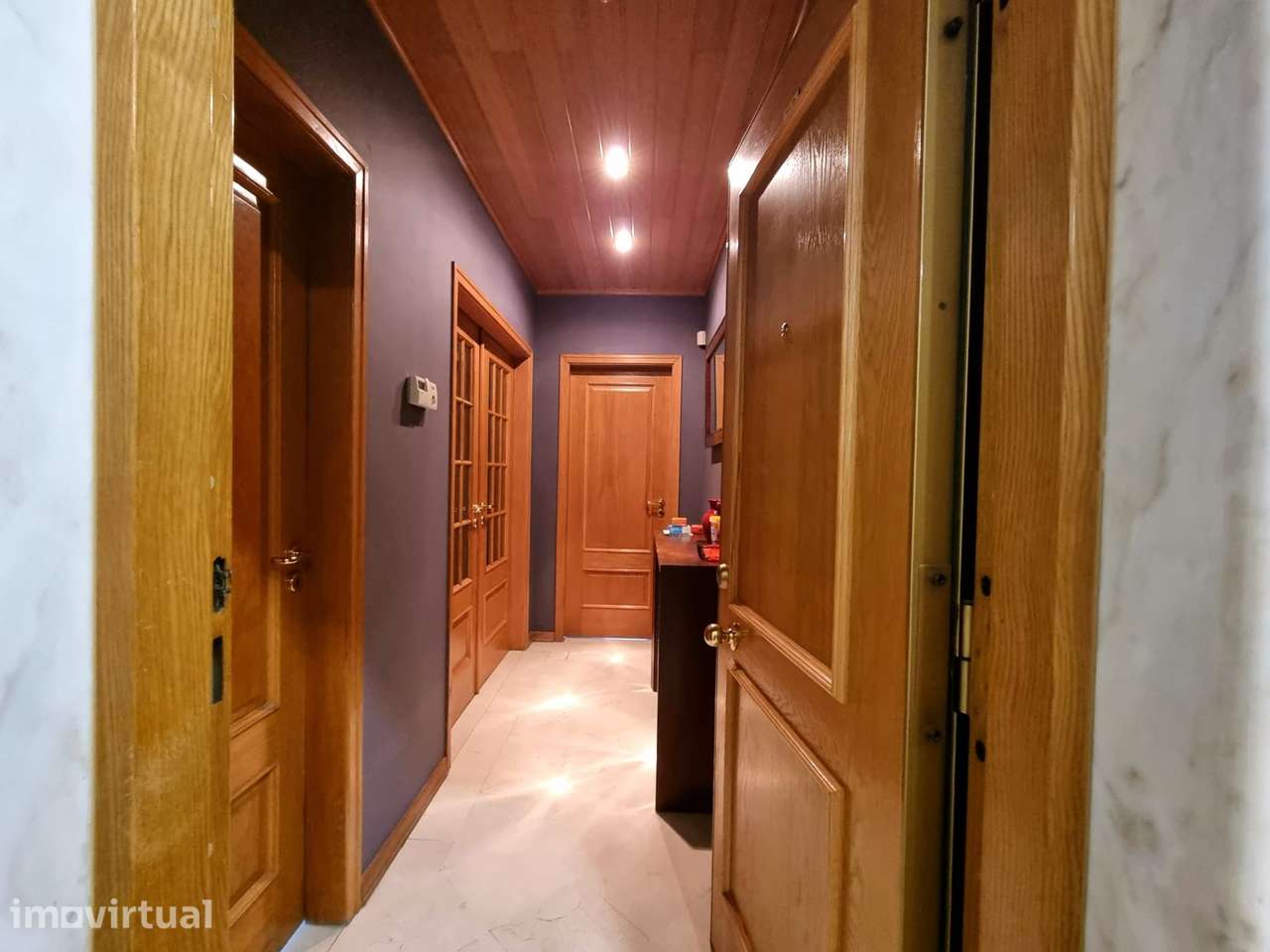 EXCELENTE APARTAMENTO T2 COM GARAGEM PARA ARRENDAMENTO - Grande imagem: 2/26