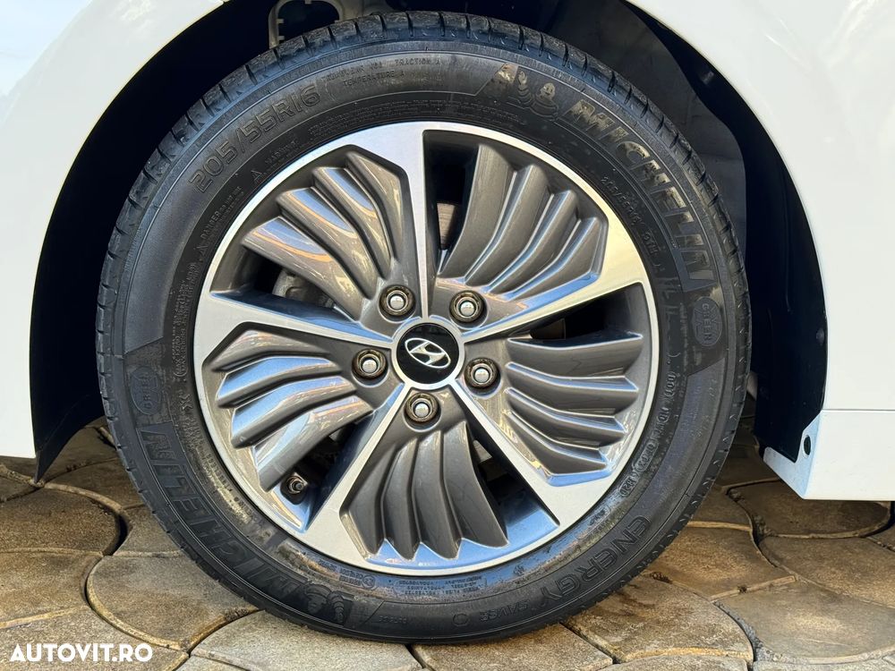 Hyundai IONIQ Plug-in-Hybrid 1.6 GDI Premium - 19