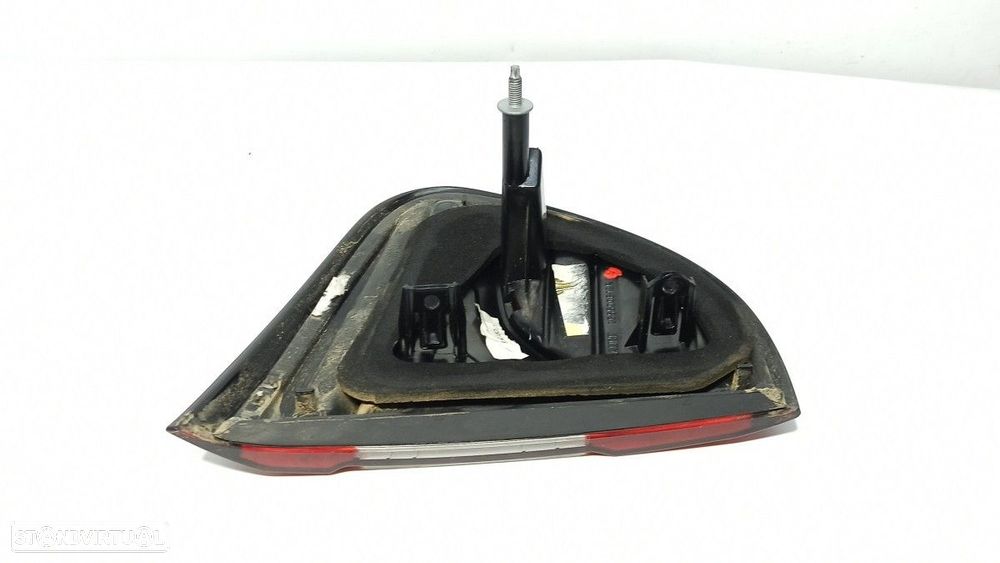 FAROLIM TRASEIRO DIREITO RENAULT CAPTUR ADVENTURE - 5