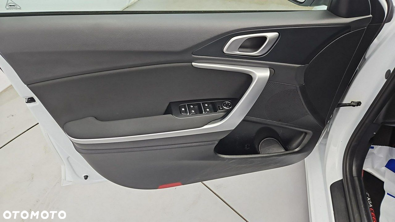 Kia Ceed 1.5 T-GDI M - 10