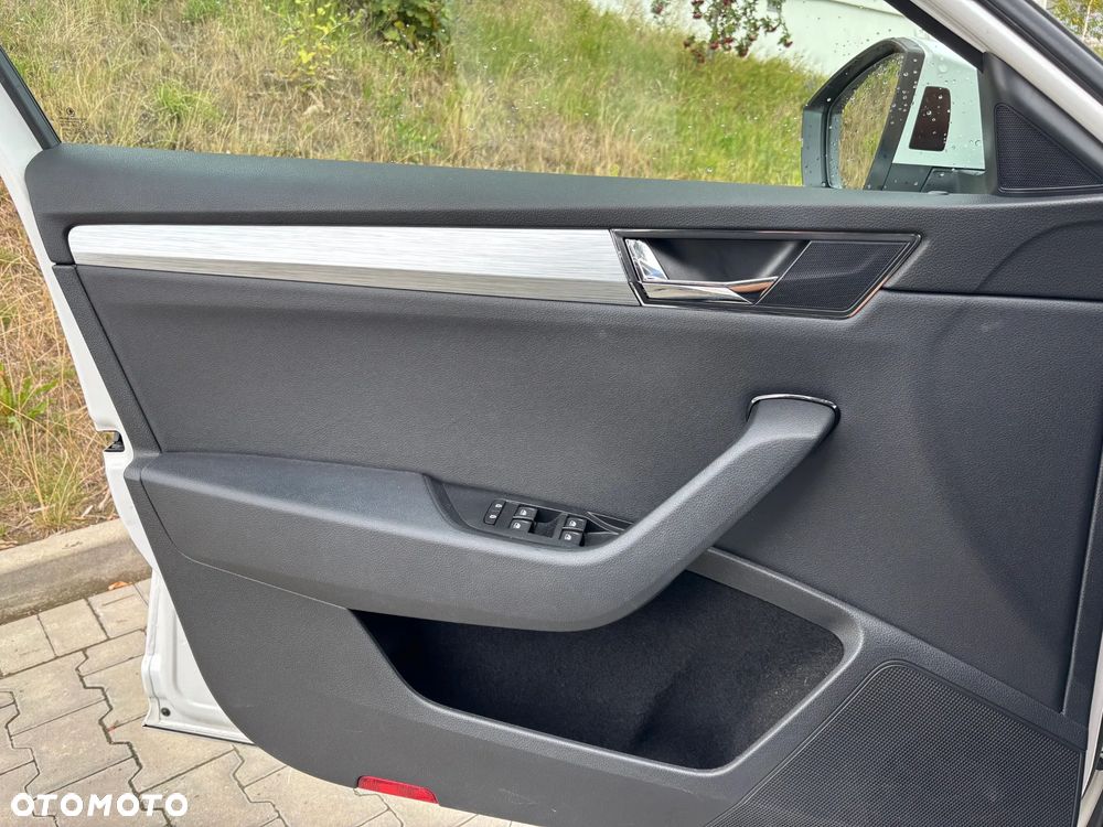 Skoda Superb 2.0 TDI SCR Ambition - 30