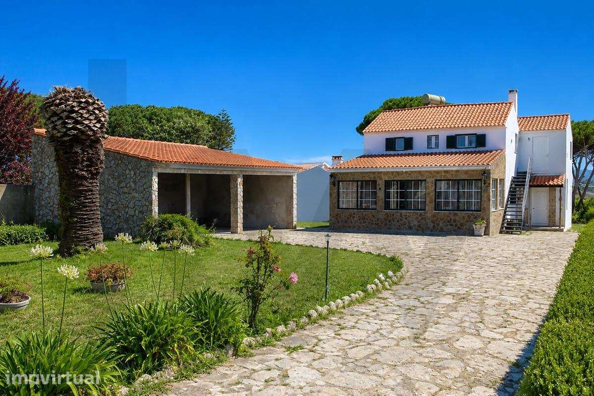 Moradia Bifamiliar com Piscina e Terreno de 3.700 m2 na Assafora - Grande imagem: 2/41