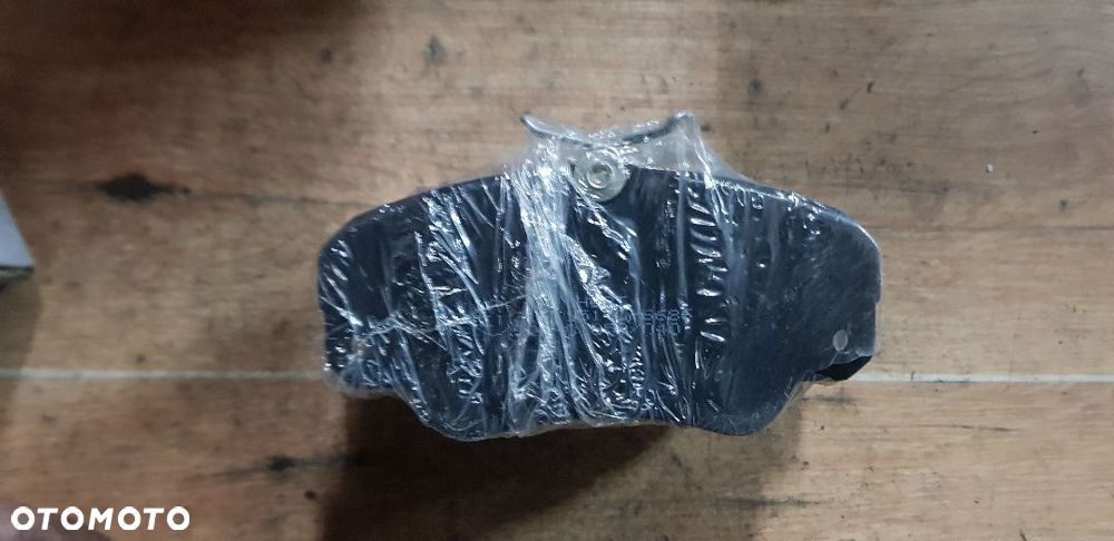 OPEL OMEGA A 3.0  KLOCKI HAMULCOWE PRZÓD HART - 2