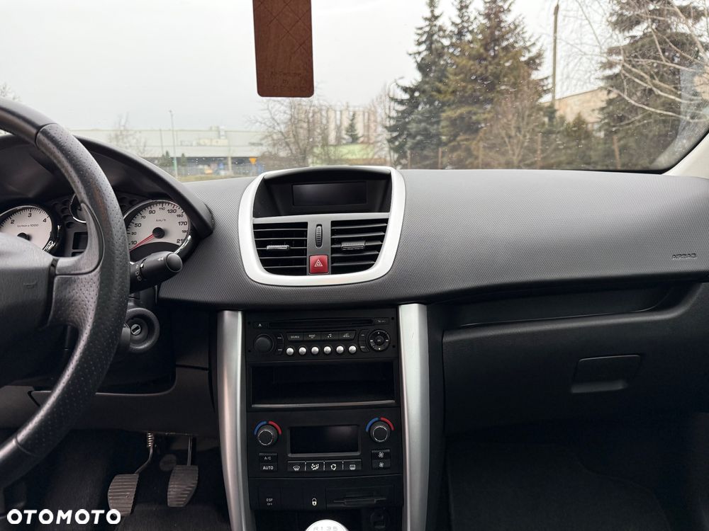Peugeot 207 - 15
