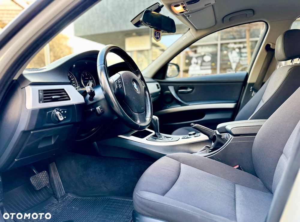 BMW Seria 3 318d DPF Edition Sport - 13