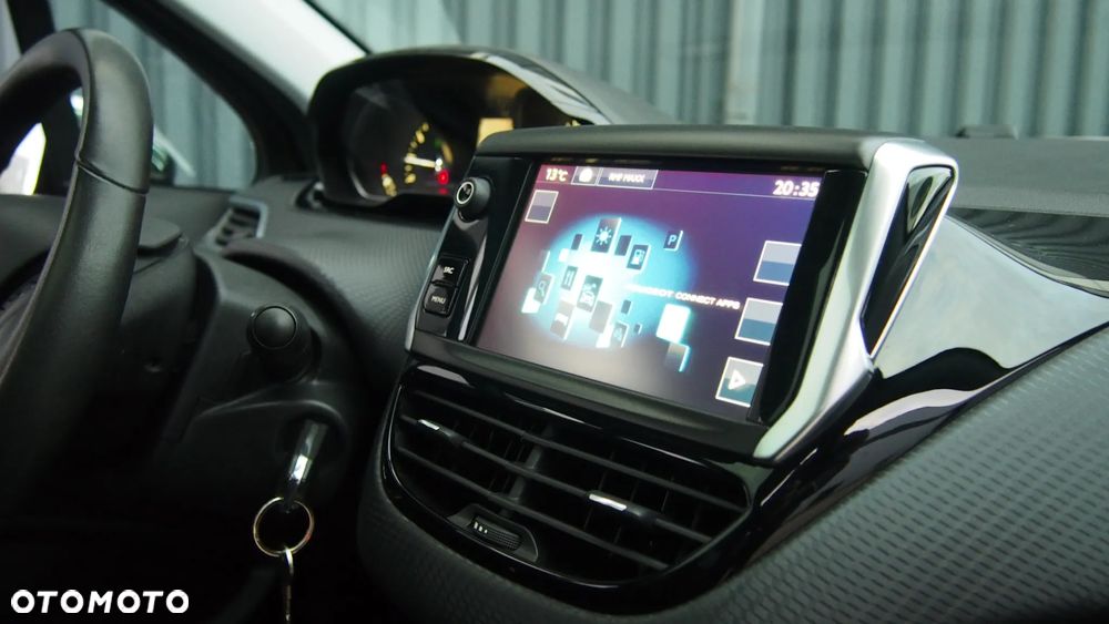 Peugeot 2008 1.2 Pure Tech Style S&S - 10