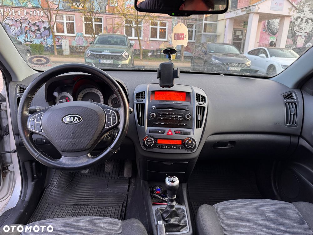 Kia Ceed 1.6 CRDi 90 Vision - 10
