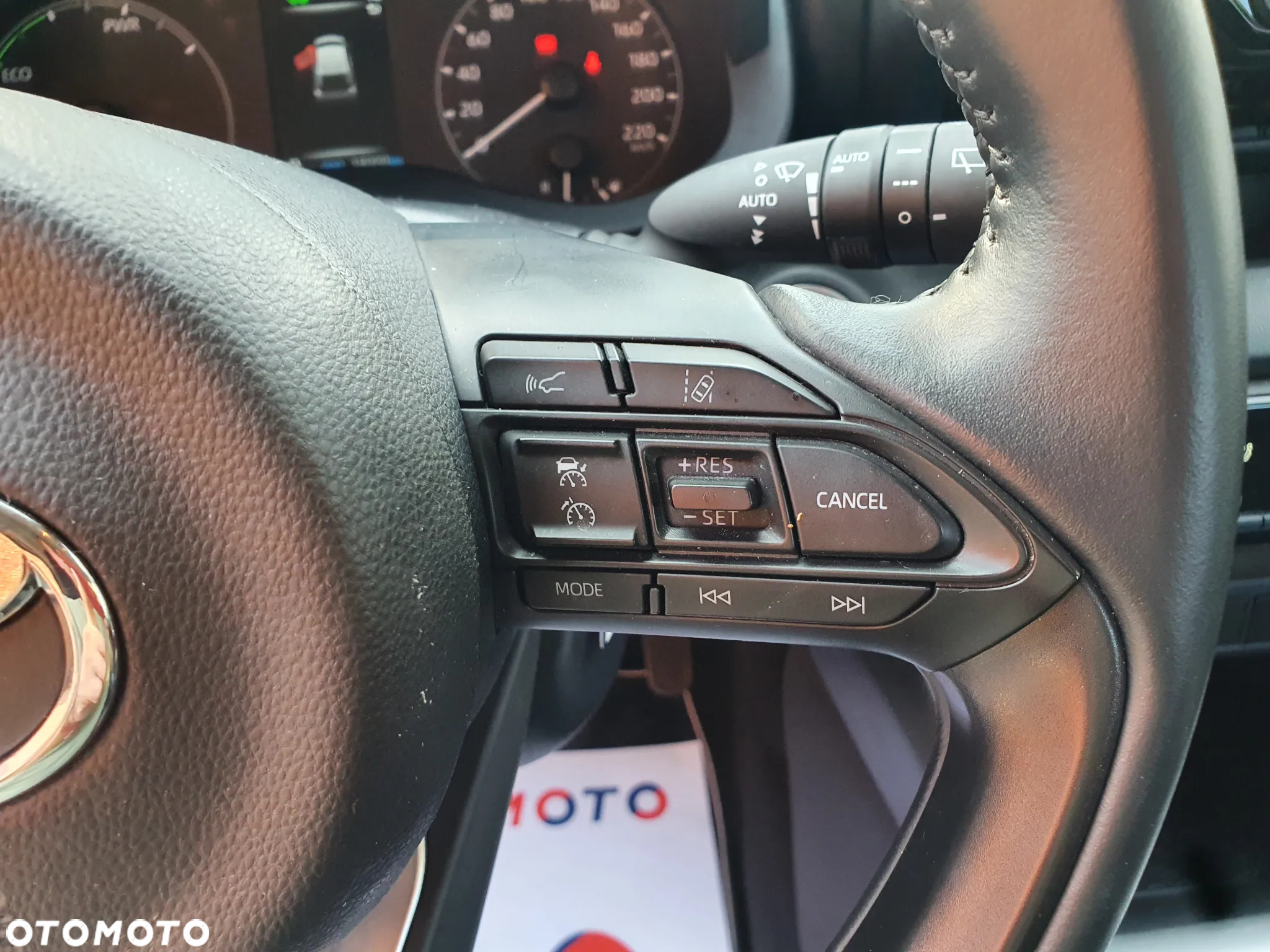 Toyota Yaris Hybrid 1.5 VVT-i Comfort mit Design Paket - 19