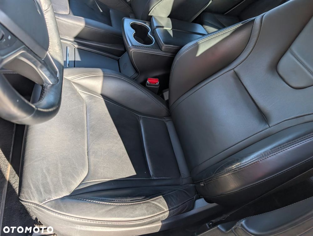 Tesla Model S 90 D - 12