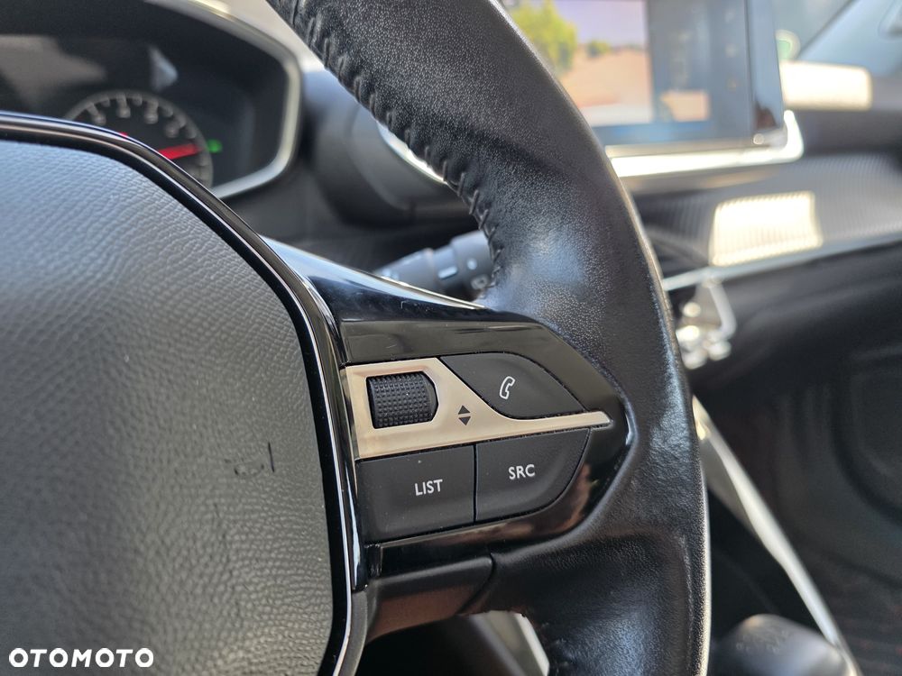 Peugeot 2008 PureTech 100 Allure - 12