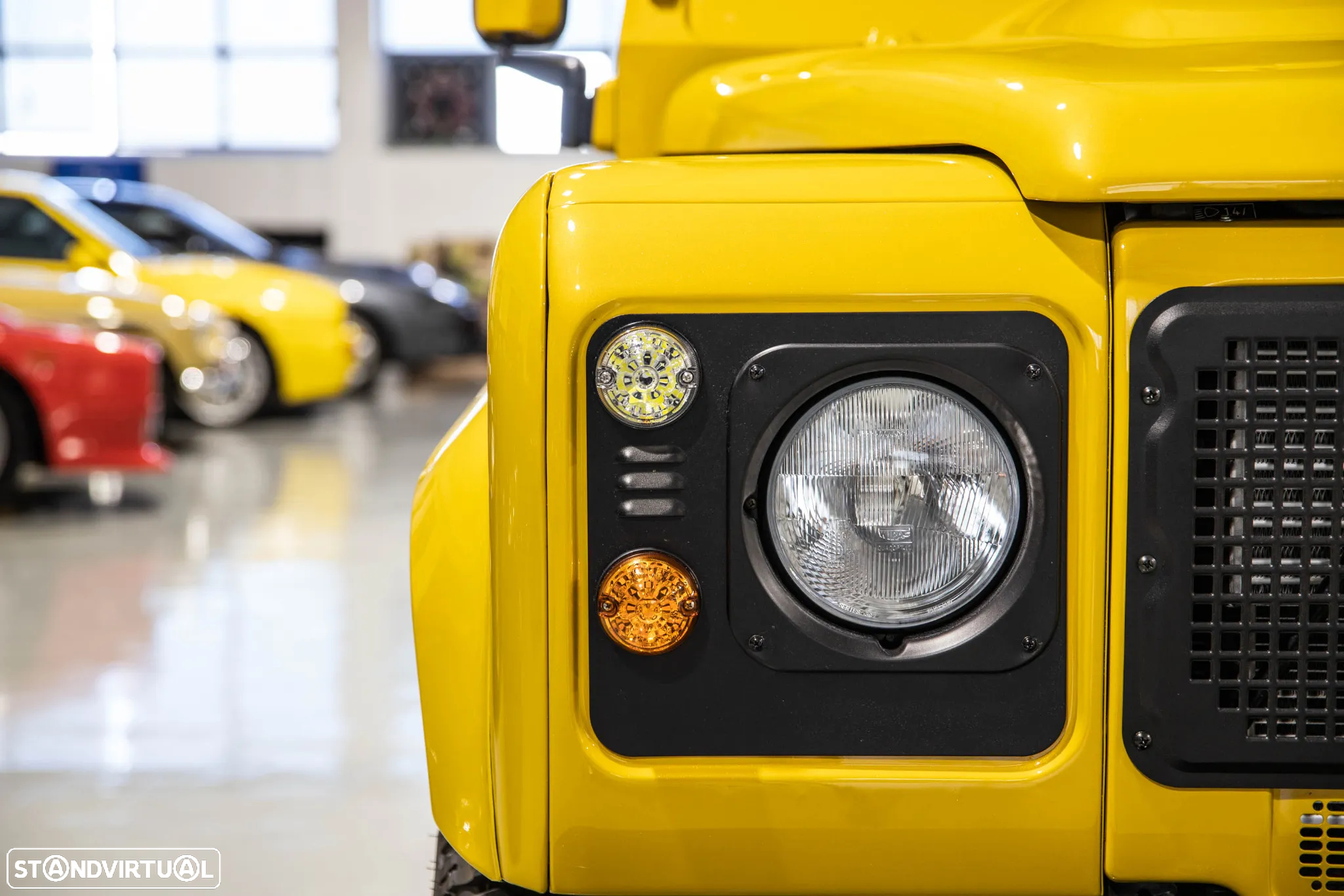Land Rover Defender 90 SW 2.4 CRD E - 11