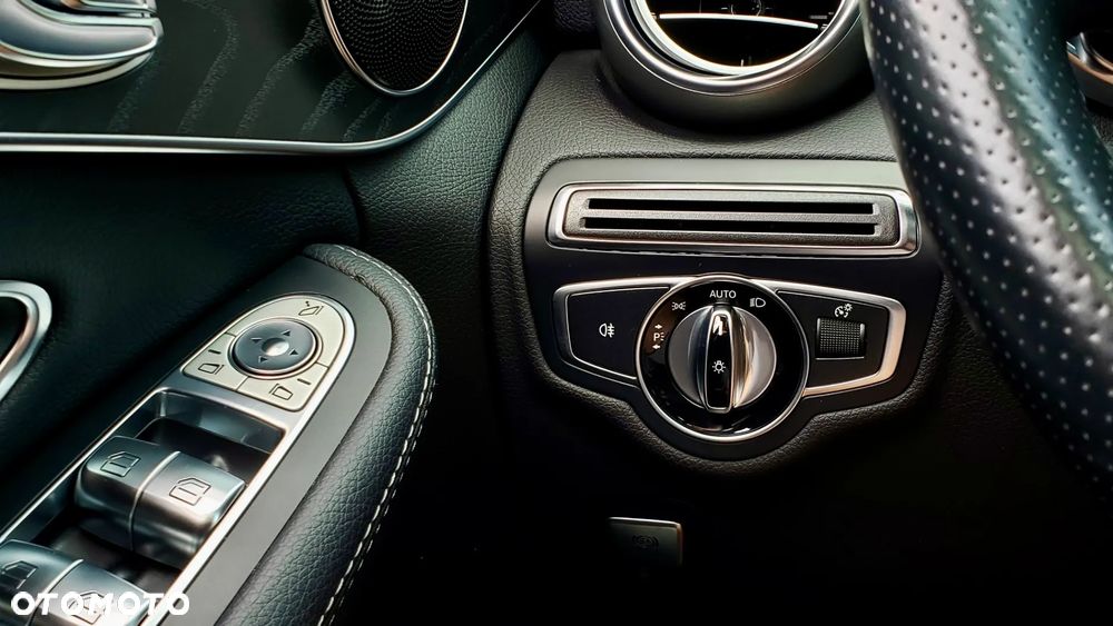 Mercedes-Benz Klasa C 300 7G-TRONIC AMG Line - 21