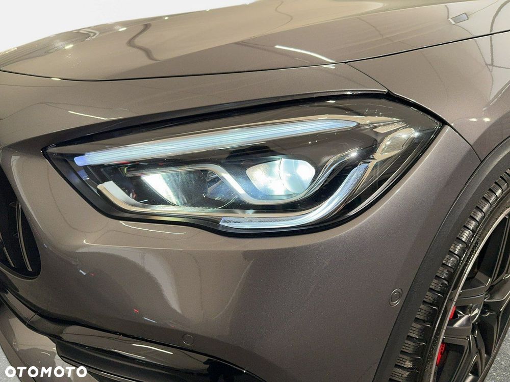 Mercedes-Benz GLA - 10