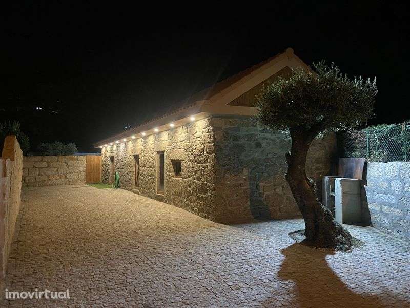 Quintinha com 3 habitaçoes independentes novas - Grande imagem: 2/7